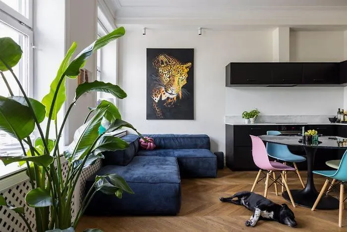 Contactos de Luxurious Inner-City Flat